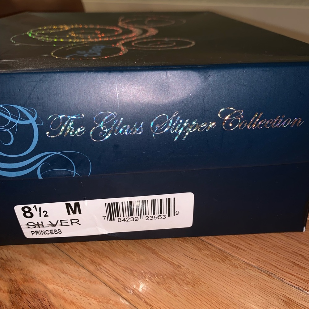 Disney heels - Picture 3 of 7